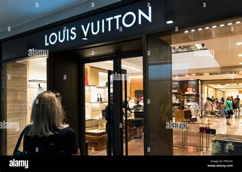 louis vuitton in venice italy|louis vuitton store venice.